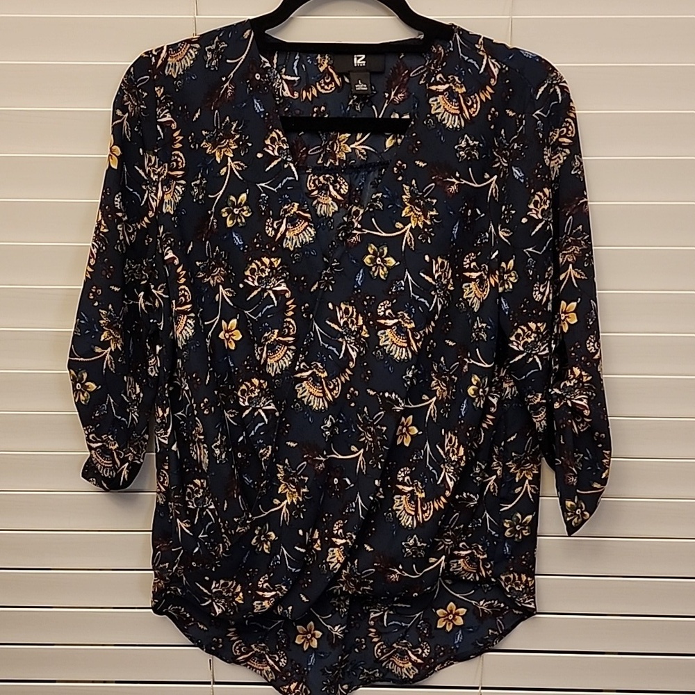 IZ BYER Crossover Lg Floral blouse v neck